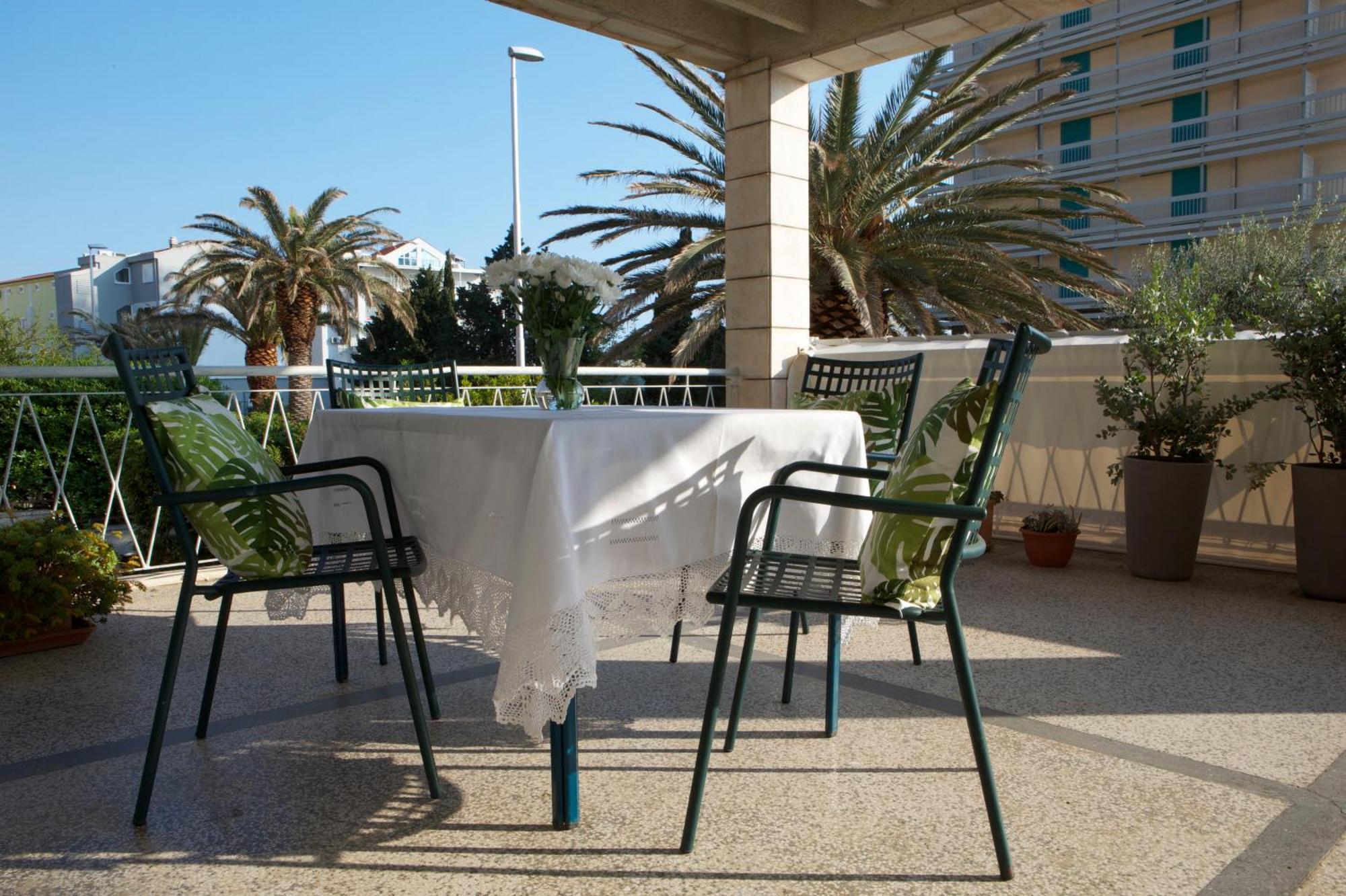 Pegasus Apartments & Rooms Makarska Bagian luar foto